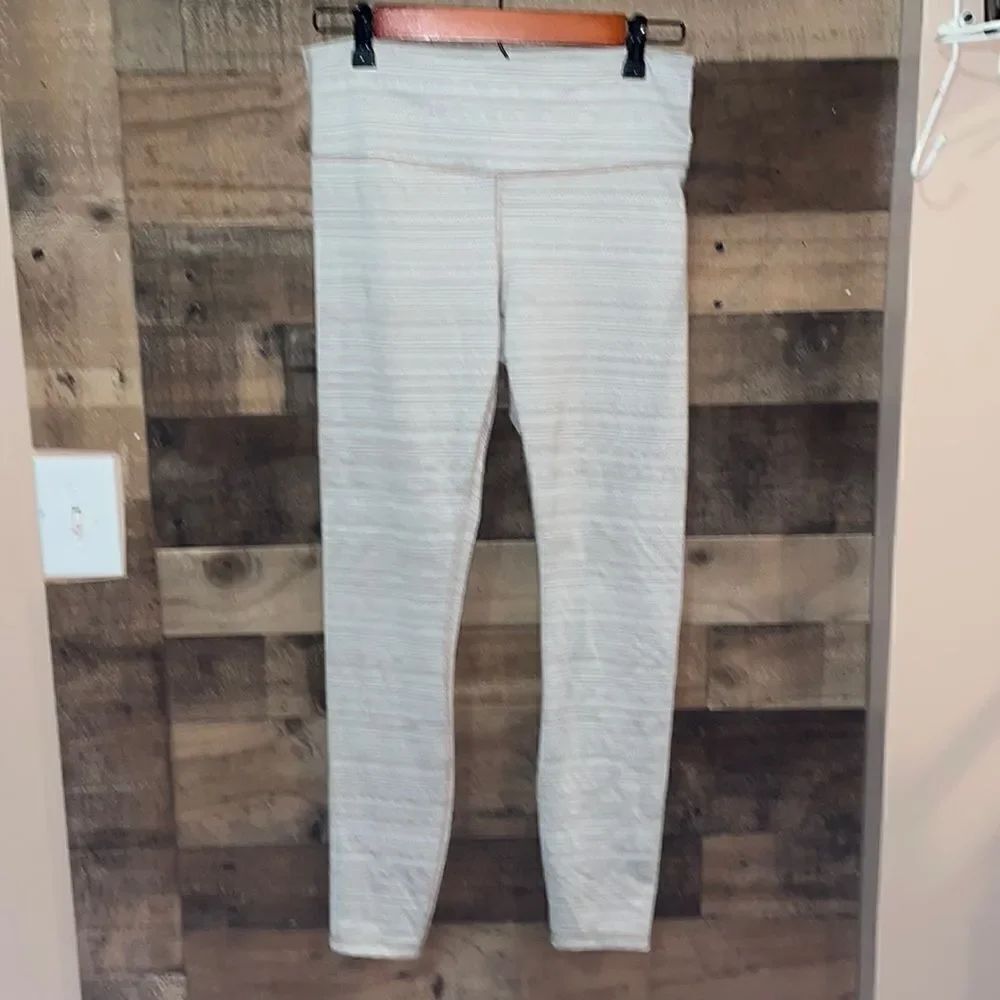 ATHLETA WHITE GOLD JACQUARD CHATURANGA 7/8 HIGH RISE TIGHT